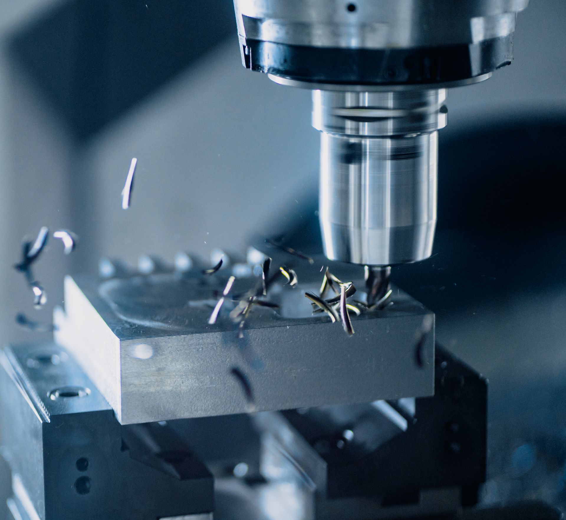 Makine imalat teknolojisi - CNC hassasiyetinde talaşlı üretim yapan endüstriyel makine